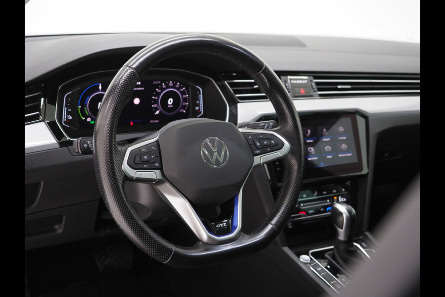 Volkswagen Passat Variant 1.4 TSI PHEV GTE R-Line | Panoramadak | Trekhaak | Massage | Adaptive Cruise | Camera | Carplay