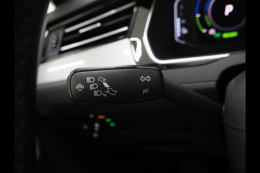 Volkswagen Passat Variant 1.4 TSI PHEV GTE R-Line | Panoramadak | Trekhaak | Massage | Adaptive Cruise | Camera | Carplay