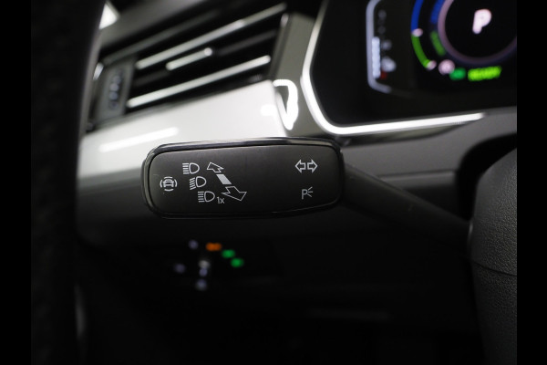 Volkswagen Passat Variant 1.4 TSI PHEV GTE R-Line | Panoramadak | Trekhaak | Massage | Adaptive Cruise | Camera | Carplay