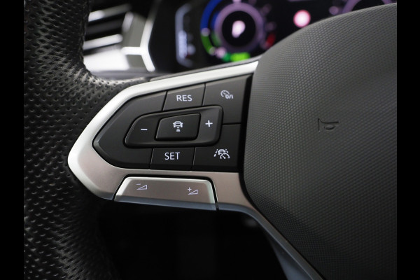 Volkswagen Passat Variant 1.4 TSI PHEV GTE R-Line | Panoramadak | Trekhaak | Massage | Adaptive Cruise | Camera | Carplay