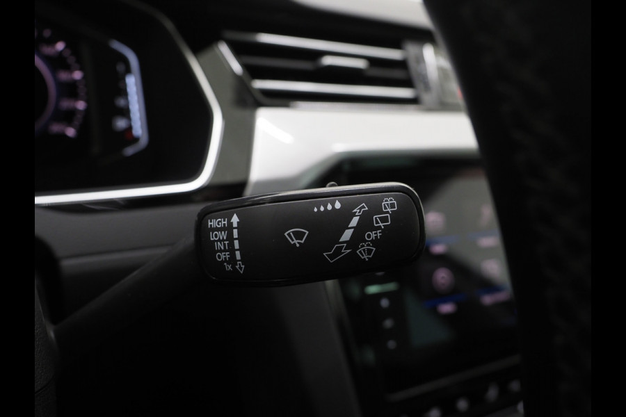 Volkswagen Passat Variant 1.4 TSI PHEV GTE R-Line | Panoramadak | Trekhaak | Massage | Adaptive Cruise | Camera | Carplay