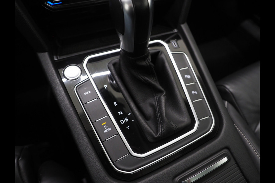 Volkswagen Passat Variant 1.4 TSI PHEV GTE R-Line | Panoramadak | Trekhaak | Massage | Adaptive Cruise | Camera | Carplay