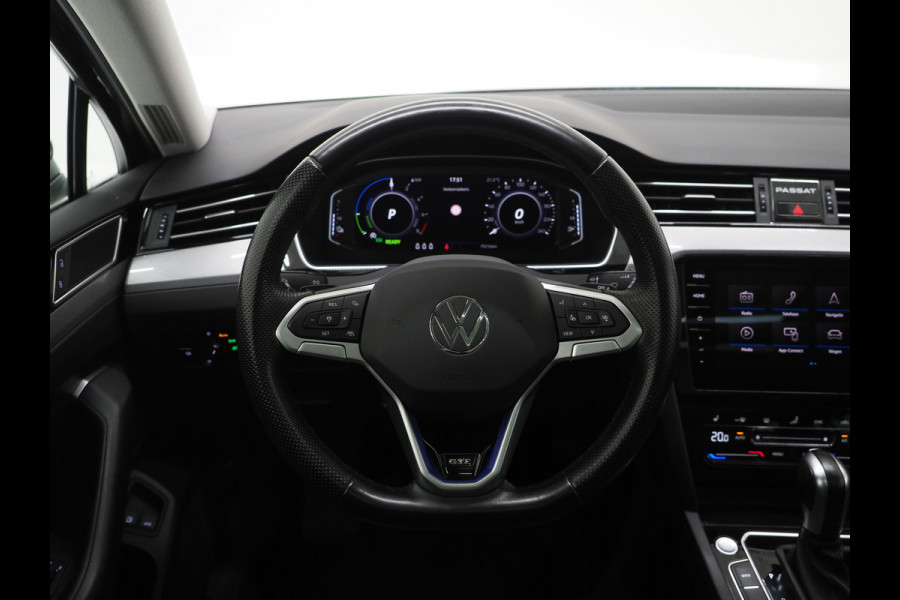 Volkswagen Passat Variant 1.4 TSI PHEV GTE R-Line | Panoramadak | Trekhaak | Massage | Adaptive Cruise | Camera | Carplay