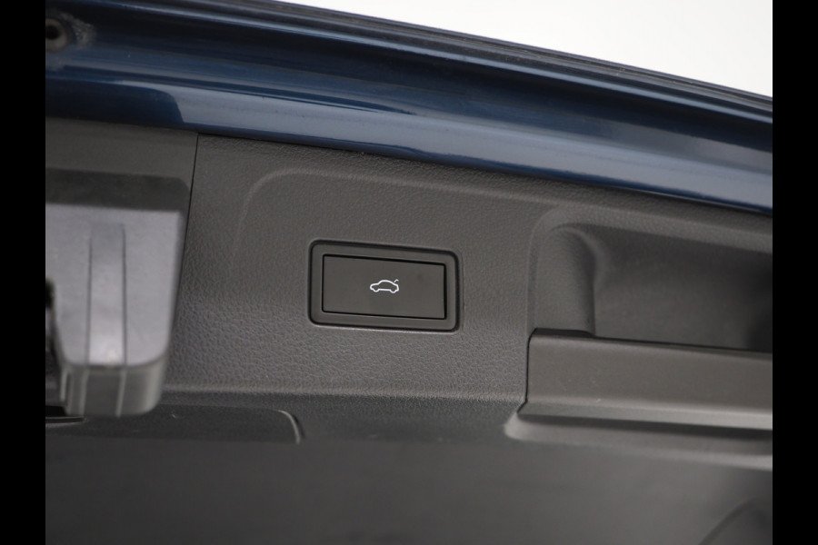 Volkswagen Passat Variant 1.4 TSI PHEV GTE R-Line | Panoramadak | Trekhaak | Massage | Adaptive Cruise | Camera | Carplay