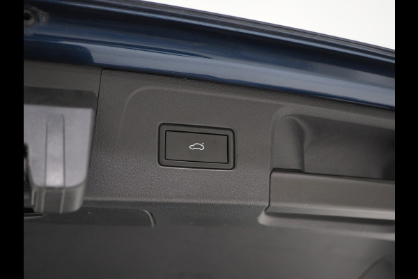 Volkswagen Passat Variant 1.4 TSI PHEV GTE R-Line | Panoramadak | Trekhaak | Massage | Adaptive Cruise | Camera | Carplay