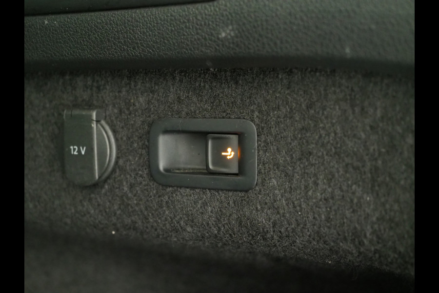 Volkswagen Passat Variant 1.4 TSI PHEV GTE R-Line | Panoramadak | Trekhaak | Massage | Adaptive Cruise | Camera | Carplay