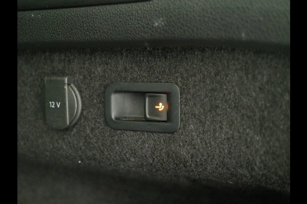 Volkswagen Passat Variant 1.4 TSI PHEV GTE R-Line | Panoramadak | Trekhaak | Massage | Adaptive Cruise | Camera | Carplay