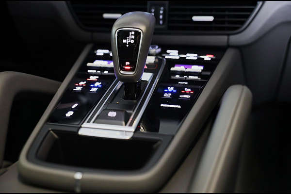 Porsche Cayenne 3.0 E-Hybrid / Softclose / Head Up / Leder / Pano / Memory / Bose / 360 Camera / 21 Inch