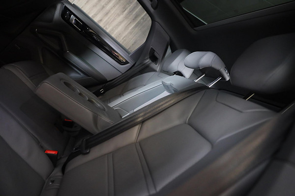 Porsche Cayenne 3.0 E-Hybrid / Softclose / Head Up / Leder / Pano / Memory / Bose / 360 Camera / 21 Inch