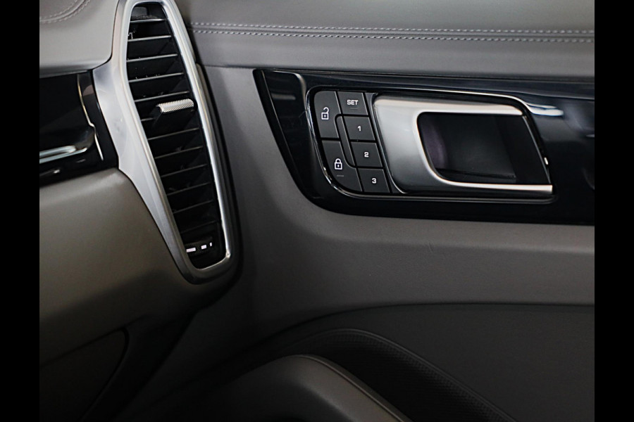 Porsche Cayenne 3.0 E-Hybrid / Softclose / Head Up / Leder / Pano / Memory / Bose / 360 Camera / 21 Inch