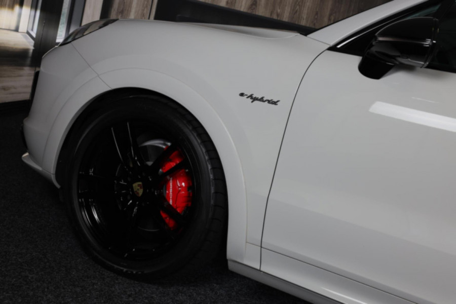 Porsche Cayenne 3.0 E-Hybrid / Softclose / Head Up / Leder / Pano / Memory / Bose / 360 Camera / 21 Inch