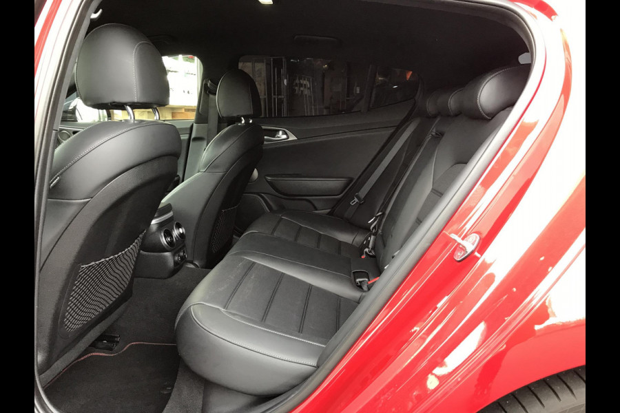 Kia Stinger 3.3 V6 T-GDI AWD GT 370PK