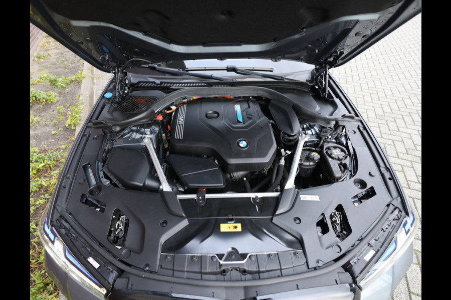 BMW 5 Serie Touring 530e High Executive | Trekhaak - Pano - HeadUp