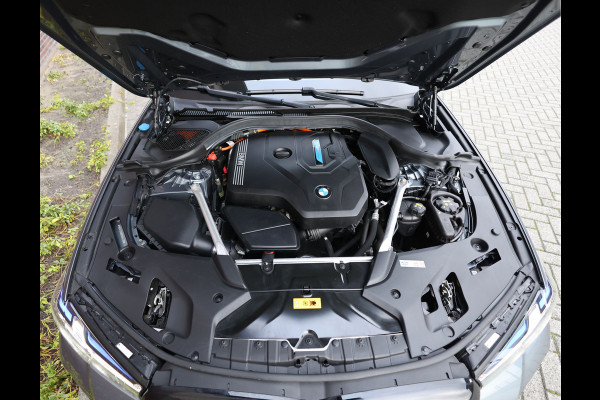 BMW 5 Serie Touring 530e High Executive | Trekhaak - Pano - HeadUp