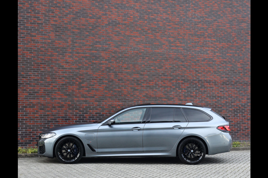 BMW 5 Serie Touring 530e High Executive | Trekhaak - Pano - HeadUp