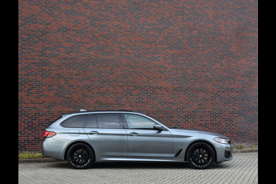 BMW 5 Serie Touring 530e High Executive | Trekhaak - Pano - HeadUp