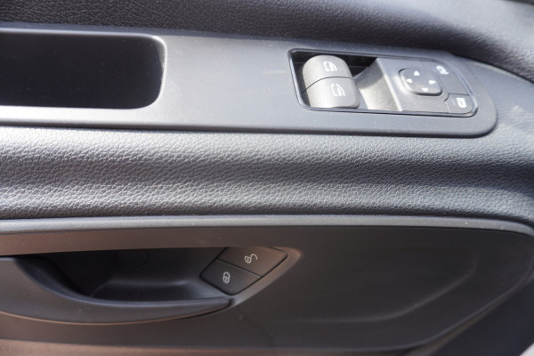 Mercedes-Benz Sprinter 319 CDI 191PK Bakwagen met laadklep Automaat Nr. V068 | Airco | Cruise | Apple-Android