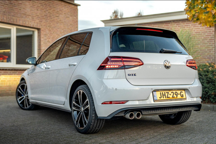 Volkswagen Golf 1.4 GTE PHEV 204 PK Adaptive Virtual Cockpit Camera Keyless 18''