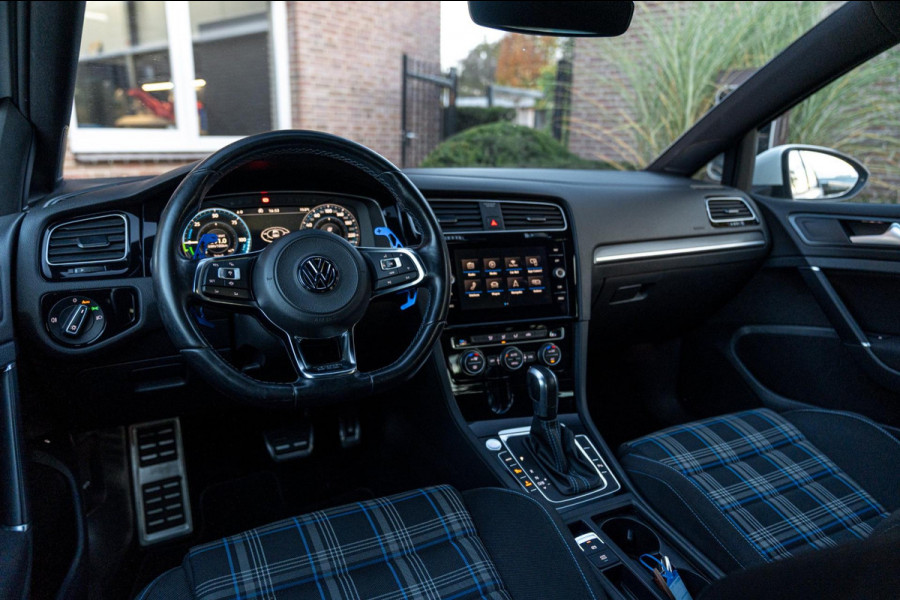 Volkswagen Golf 1.4 GTE PHEV 204 PK Adaptive Virtual Cockpit Camera Keyless 18''