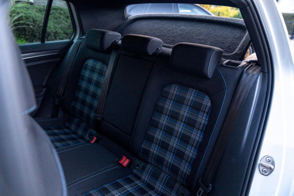 Volkswagen Golf 1.4 GTE PHEV 204 PK Adaptive Virtual Cockpit Camera Keyless 18''