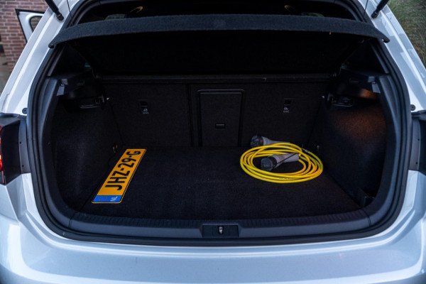 Volkswagen Golf 1.4 GTE PHEV 204 PK Adaptive Virtual Cockpit Camera Keyless 18''