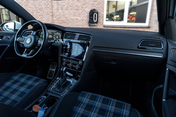 Volkswagen Golf 1.4 GTE PHEV 204 PK Adaptive Virtual Cockpit Camera Keyless 18''