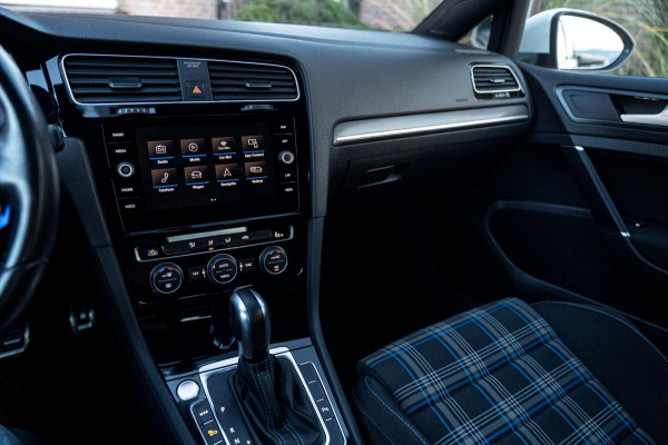 Volkswagen Golf 1.4 GTE PHEV 204 PK Adaptive Virtual Cockpit Camera Keyless 18''