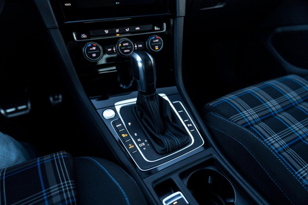 Volkswagen Golf 1.4 GTE PHEV 204 PK Adaptive Virtual Cockpit Camera Keyless 18''