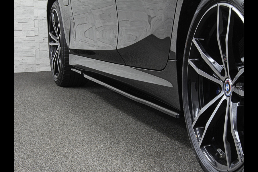 BMW 3 Serie Touring 330e 292PK xDrive M-Sport Pro | 360 Camera | ACC | Panorama | Laser-LED | Leder | M-Sportremmen | Head-Up | Keyless-Entry | Sfeerverlichting | 4-Zone Clima | Stuurverwarming | Dodehoek | Rij-Assistent Prof. | Carplay | Draadloos Laden | Getint Glas |