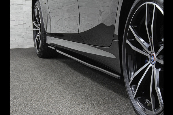 BMW 3 Serie Touring 330e 292PK xDrive M-Sport Pro | 360 Camera | ACC | Panorama | Laser-LED | Leder | M-Sportremmen | Head-Up | Keyless-Entry | Sfeerverlichting | 4-Zone Clima | Stuurverwarming | Dodehoek | Rij-Assistent Prof. | Carplay | Draadloos Laden | Getint Glas |