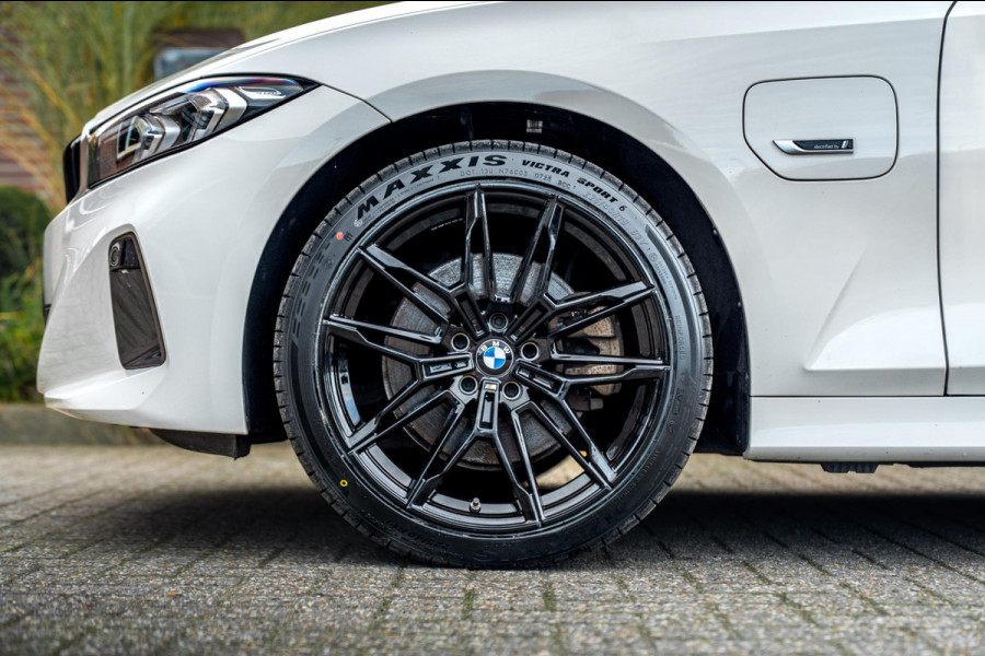 BMW 3 Serie Touring 320e MY 2023 204 PK 1e Eig Dealer o.h Carplay LED Head-Up 19'
