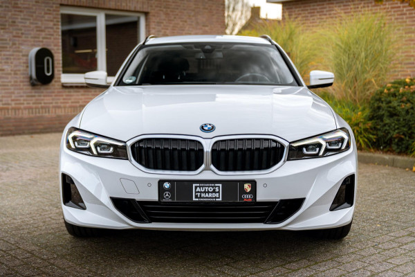 BMW 3 Serie Touring 320e MY 2023 204 PK 1e Eig Dealer o.h Carplay LED Head-Up 19'