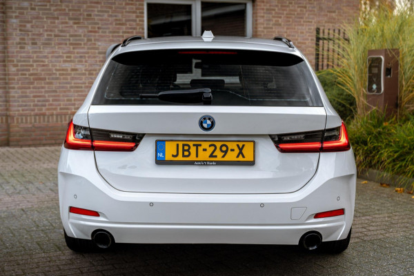 BMW 3 Serie Touring 320e MY 2023 204 PK 1e Eig Dealer o.h Carplay LED Head-Up 19'