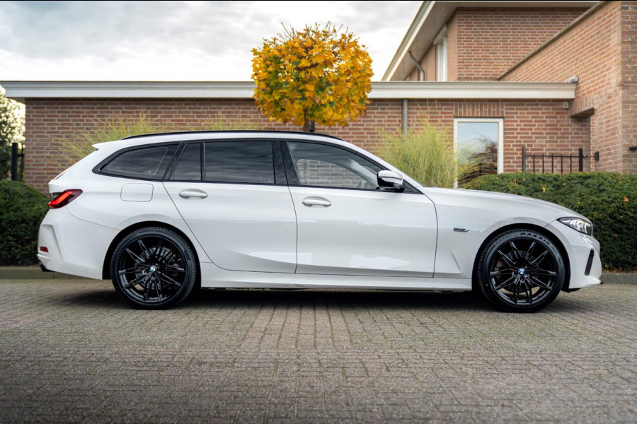 BMW 3 Serie Touring 320e MY 2023 204 PK 1e Eig Dealer o.h Carplay LED Head-Up 19'