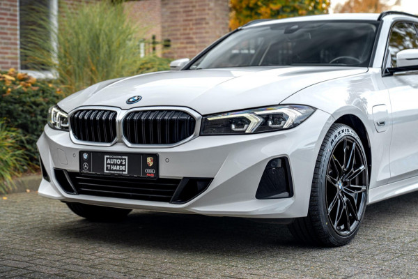 BMW 3 Serie Touring 320e MY 2023 204 PK 1e Eig Dealer o.h Carplay LED Head-Up 19'