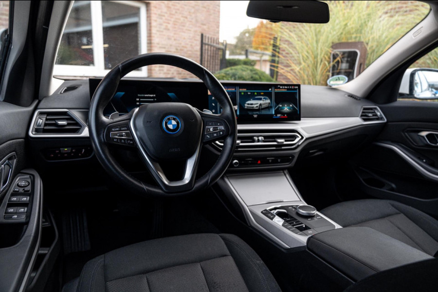 BMW 3 Serie Touring 320e MY 2023 204 PK 1e Eig Dealer o.h Carplay LED Head-Up 19'