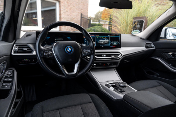 BMW 3 Serie Touring 320e MY 2023 204 PK 1e Eig Dealer o.h Carplay LED Head-Up 19'