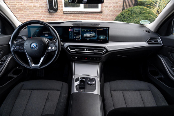 BMW 3 Serie Touring 320e MY 2023 204 PK 1e Eig Dealer o.h Carplay LED Head-Up 19'