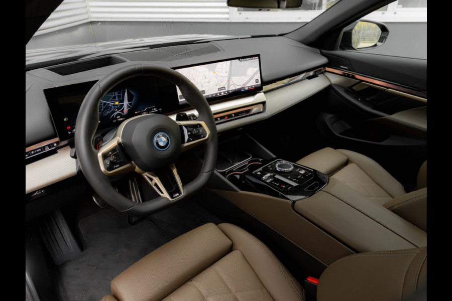 BMW 5 Serie Touring 550e xDrive M-Sport Pro - Pano - Onderstel Prof - Driving Ass Plus - Harman Kardon