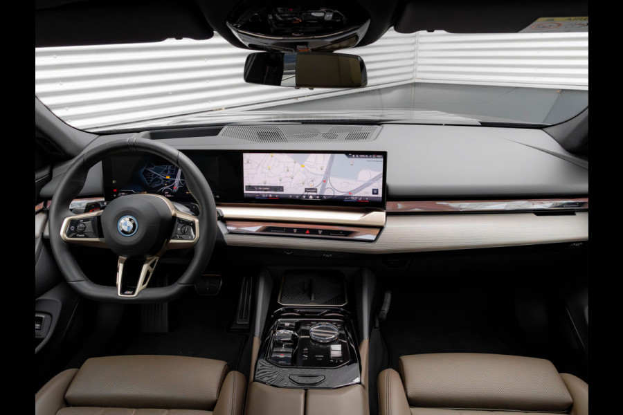 BMW 5 Serie Touring 550e xDrive M-Sport Pro - Pano - Onderstel Prof - Driving Ass Plus - Harman Kardon
