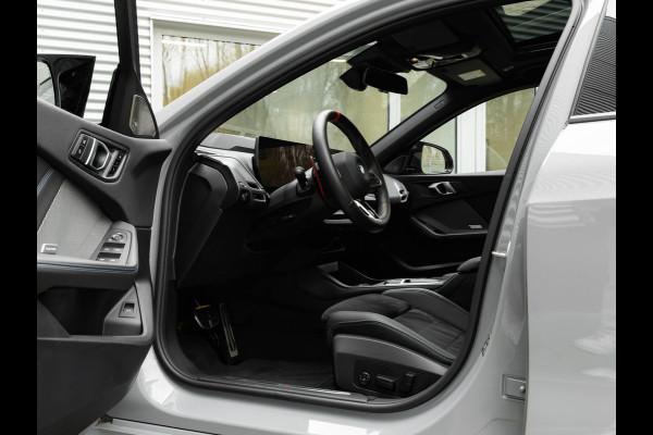 BMW 1-serie M135 xDrive - M-Sport Pro - Pano - Head-up - Memoryzetels - ACC - Harman Kardon
