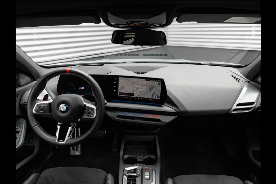 BMW 1-serie M135 xDrive - M-Sport Pro - Pano - Head-up - Memoryzetels - ACC - Harman Kardon