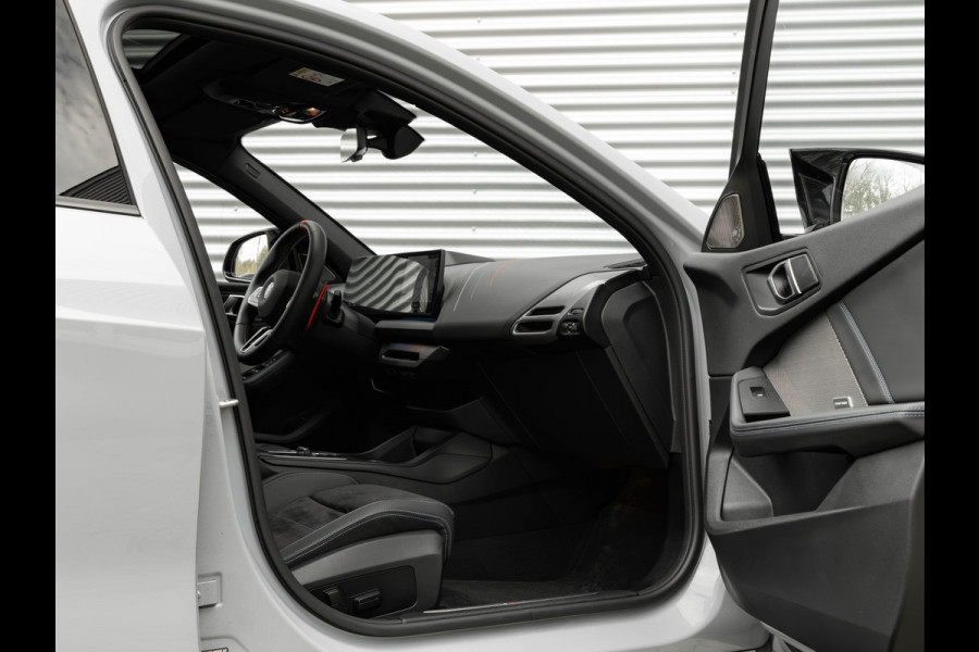 BMW 1-serie M135 xDrive - M-Sport Pro - Pano - Head-up - Memoryzetels - ACC - Harman Kardon