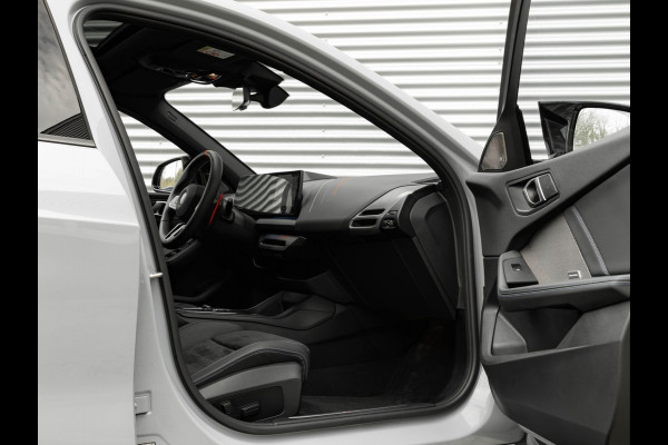 BMW 1-serie M135 xDrive - M-Sport Pro - Pano - Head-up - Memoryzetels - ACC - Harman Kardon