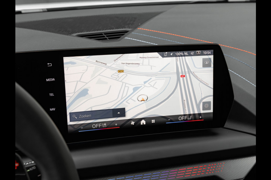 BMW 1-serie M135 xDrive - M-Sport Pro - Pano - Head-up - Memoryzetels - ACC - Harman Kardon