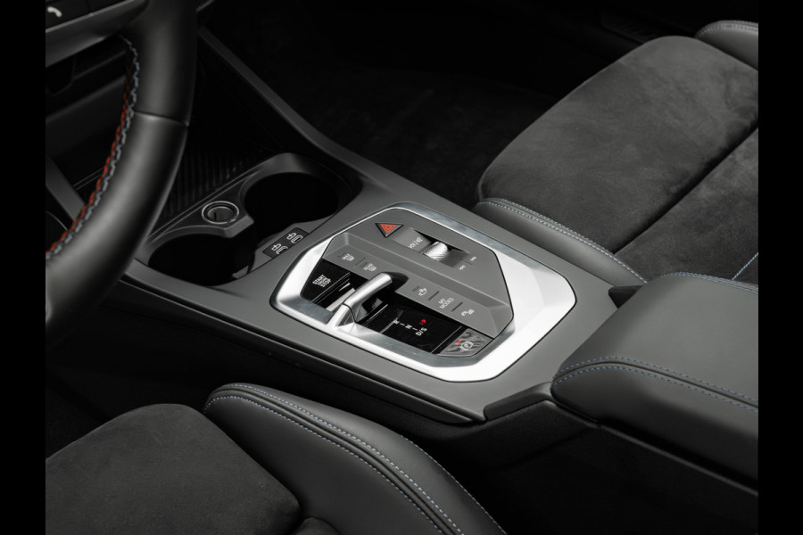 BMW 1-serie M135 xDrive - M-Sport Pro - Pano - Head-up - Memoryzetels - ACC - Harman Kardon