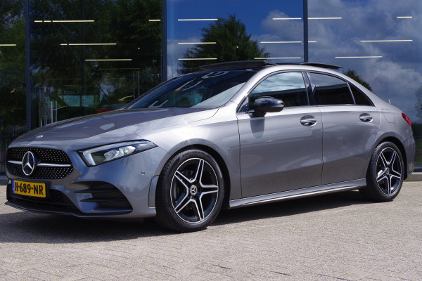 Mercedes-Benz A-Klasse 180 Automaat AMG-Line Business Solution, Panoramadak, LED, Camera, Carplay
