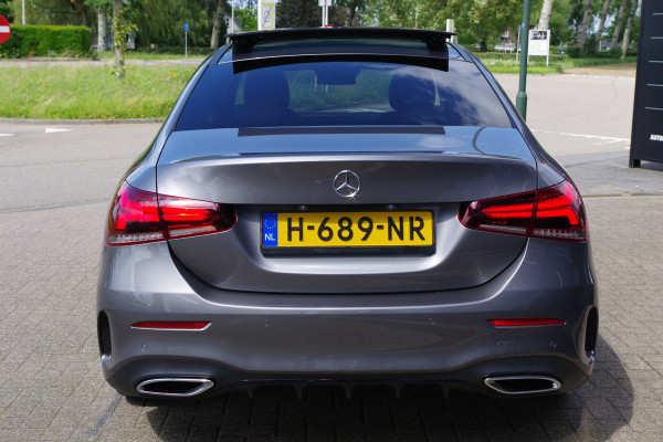Mercedes-Benz A-Klasse 180 Automaat AMG-Line Business Solution, Panoramadak, LED, Camera, Carplay