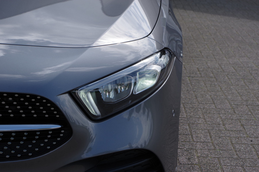 Mercedes-Benz A-Klasse 180 Automaat AMG-Line Business Solution, Panoramadak, LED, Camera, Carplay