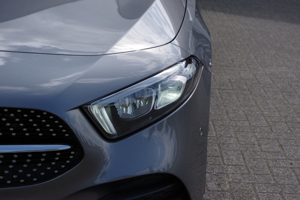 Mercedes-Benz A-Klasse 180 Automaat AMG-Line Business Solution, Panoramadak, LED, Camera, Carplay